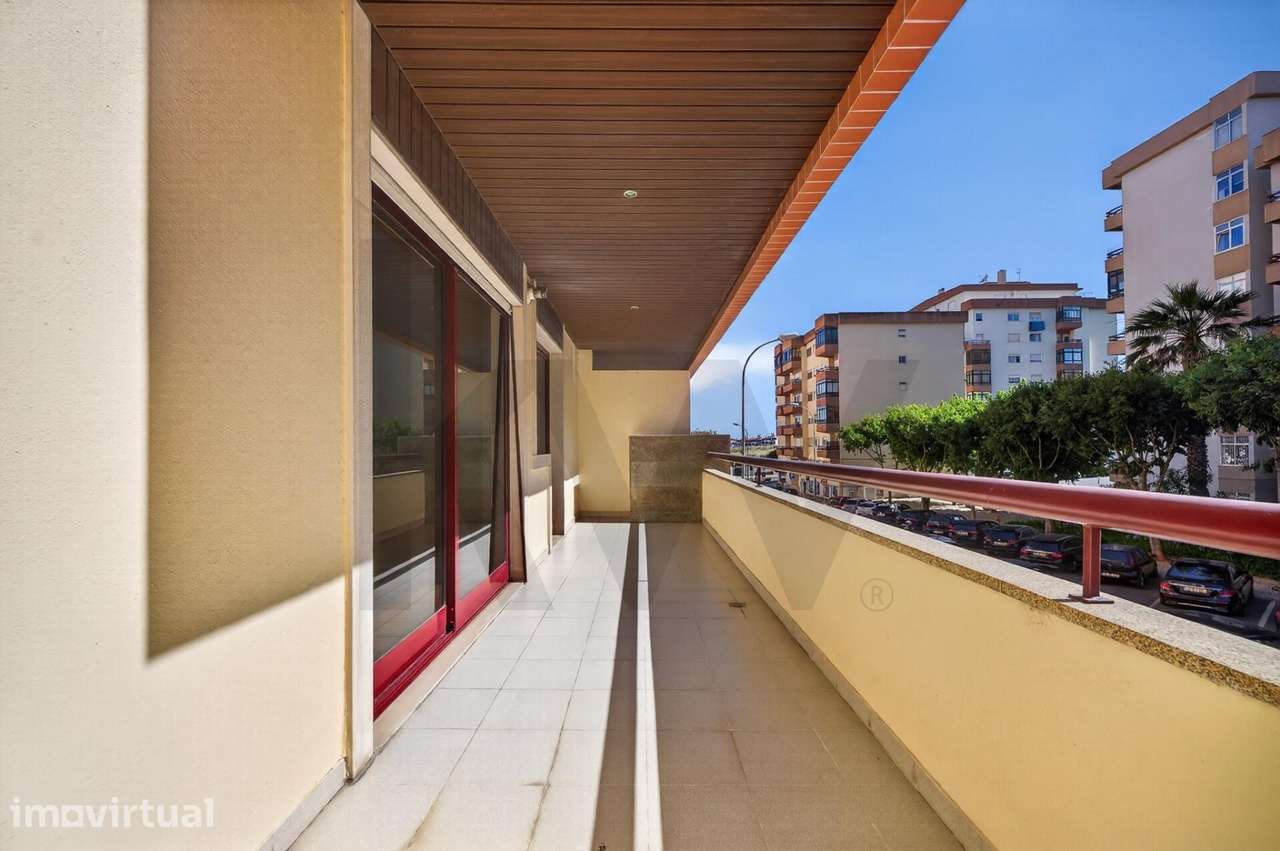 Apartamento T3 com Varandas, Lugares de Estacionamento e Vista Mar em - Grande imagem: 2/29