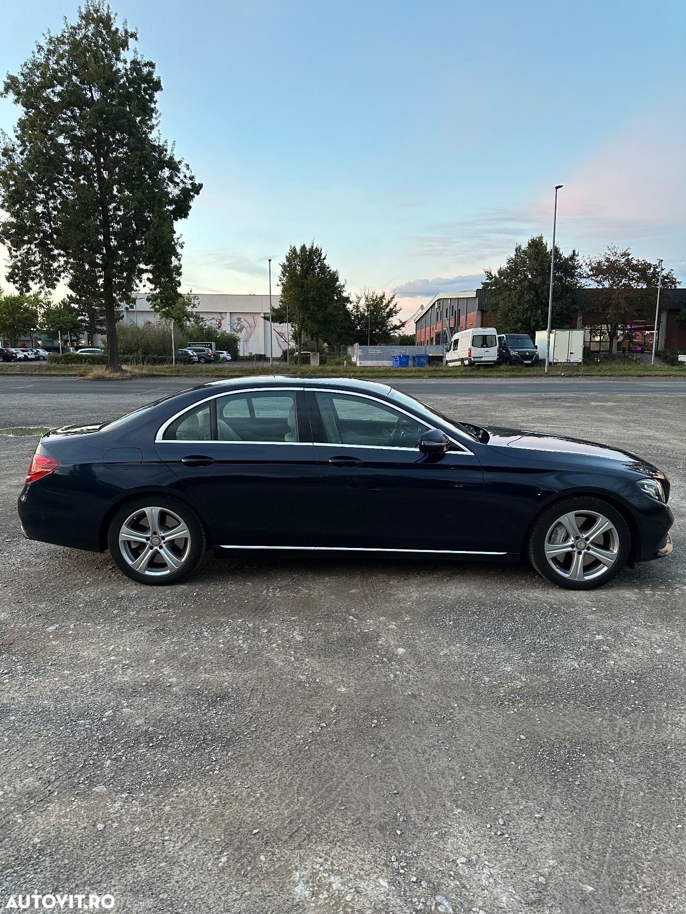 Mercedes-Benz E 400 T 4Matic 7G-TRONIC Avantgarde - 8