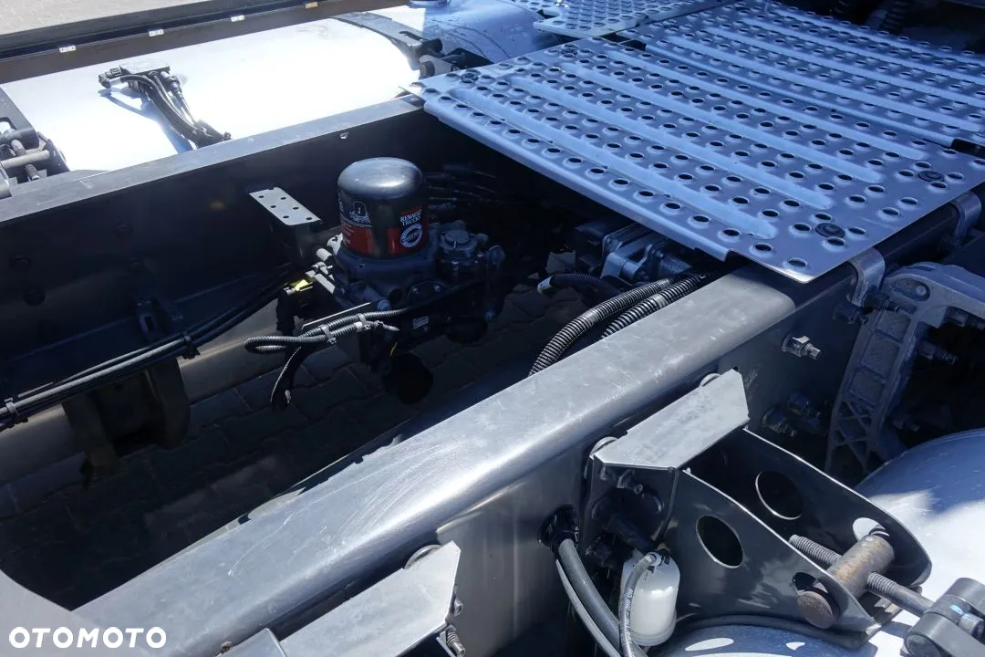 Renault GAMA T480 COMFORT / HIGH SLEEPER / STANDARD / AUTOMAT / RETARDER / EURO 6 / 2 ZBIORNIKI / LODÓWKA / TV / - 19