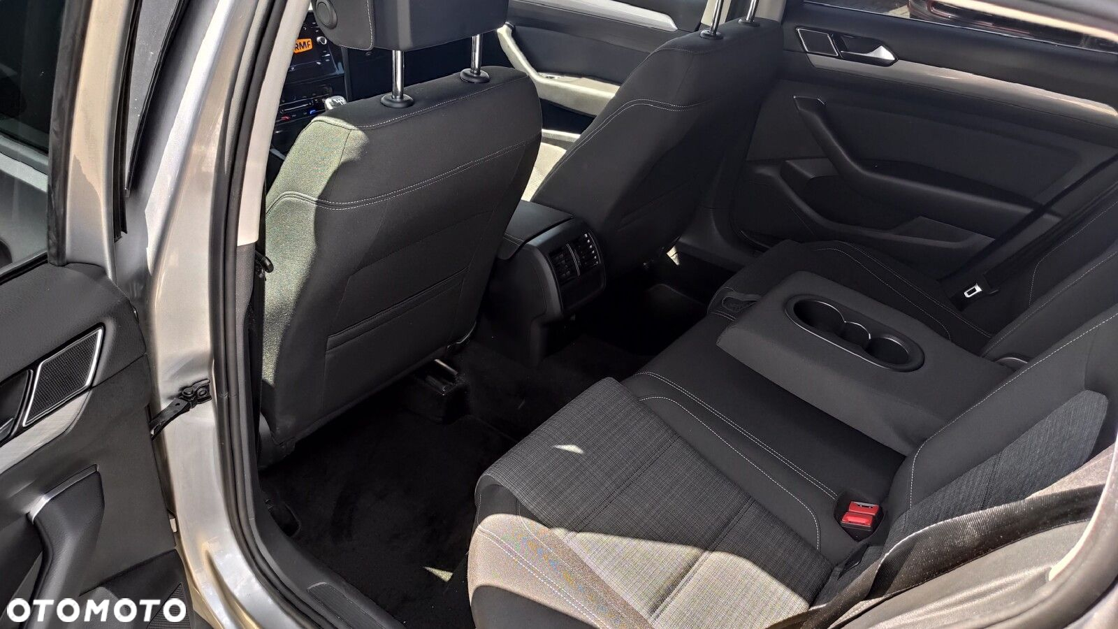 Volkswagen Passat - 11