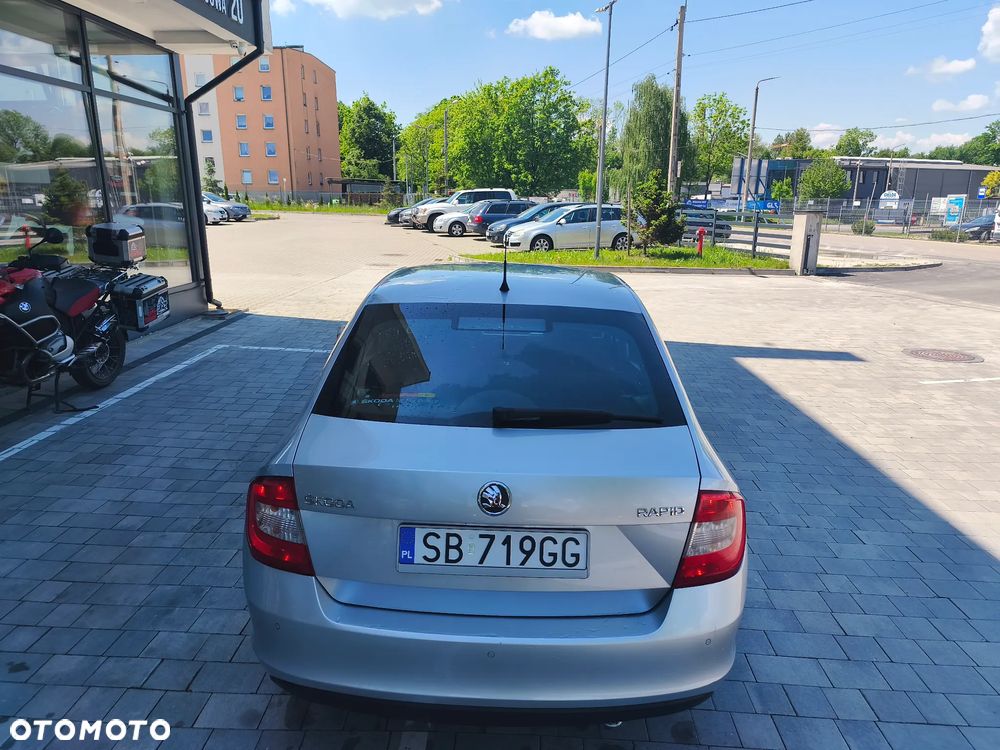Skoda RAPID - 7