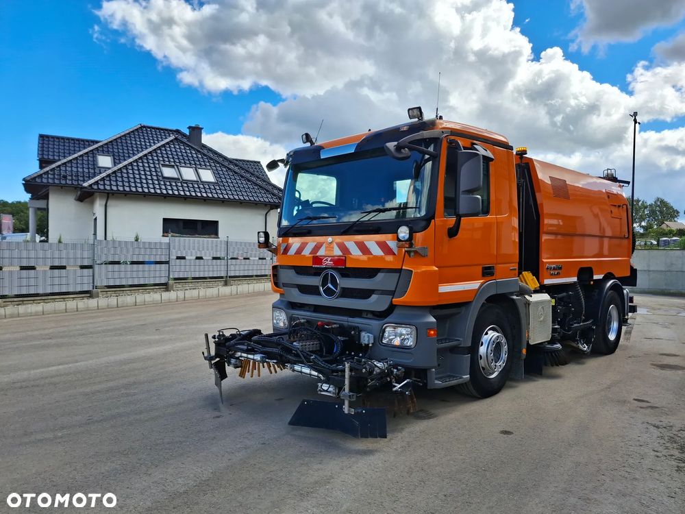 Mercedes-Benz Actros 1932 Zamiatarka FAUN Szczotki L/R Odchwaszczarka Szczotki Przednie 2014r PM10 Rura Do Liści Dodatkowy Zbiornik Wody Hydrostat Pneumatyka 3237 MTH - 2