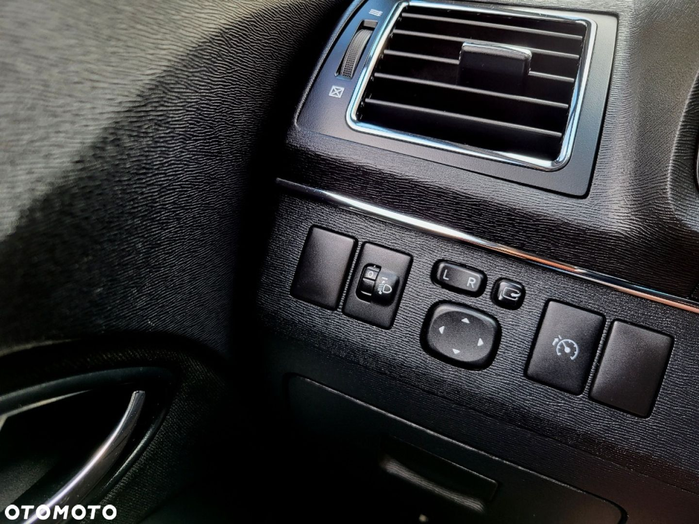 Toyota Avensis - 34