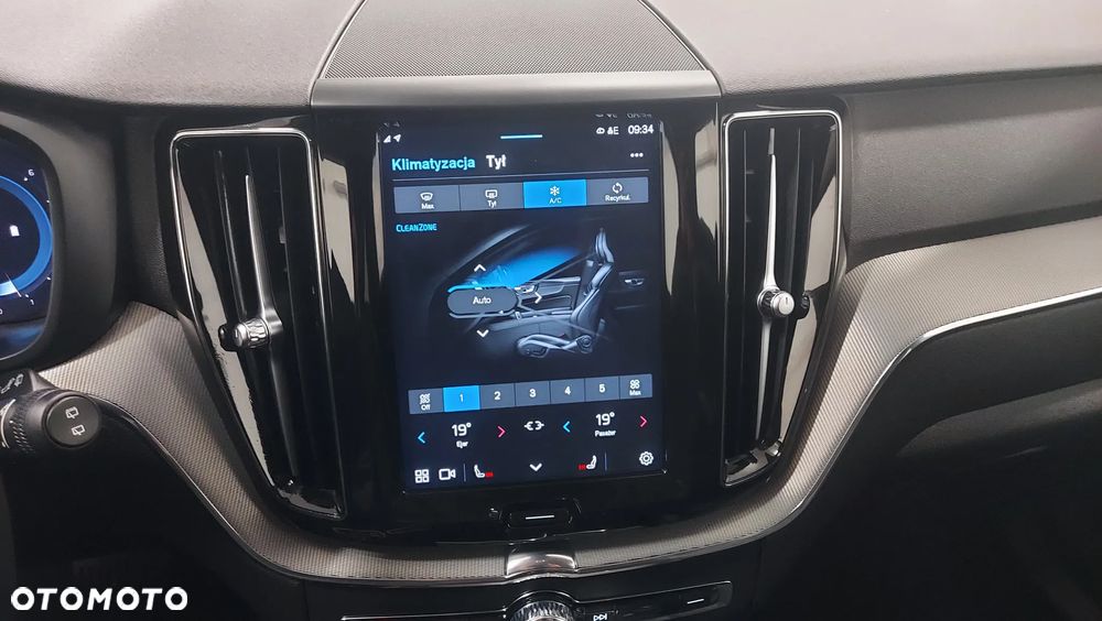 Volvo XC 60 B4 B Plus Dark - 22