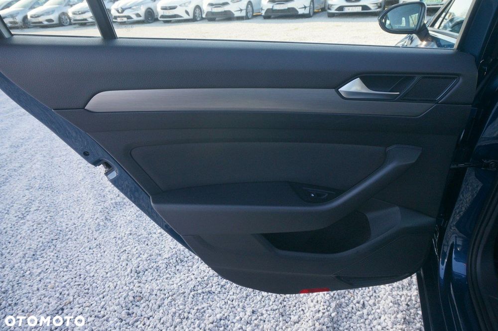 Volkswagen Passat Variant 2.0 TDI EVO Essence - 23