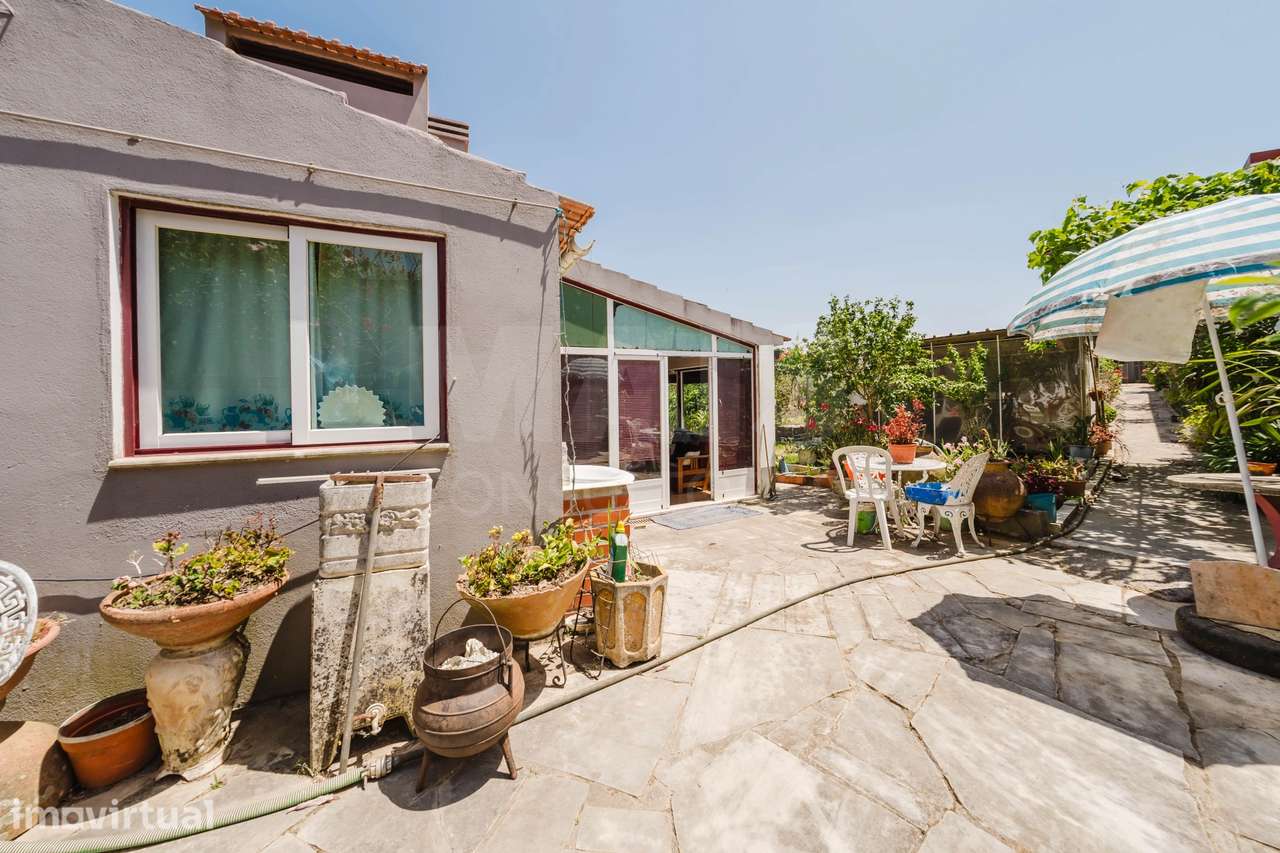 Moradia T2 com Jardim e Terreno Urbano | Alcanede, Santarém - Grande imagem: 3/50