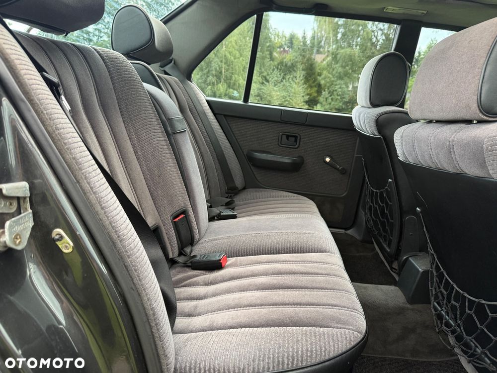 BMW Seria 5 525 i - 8