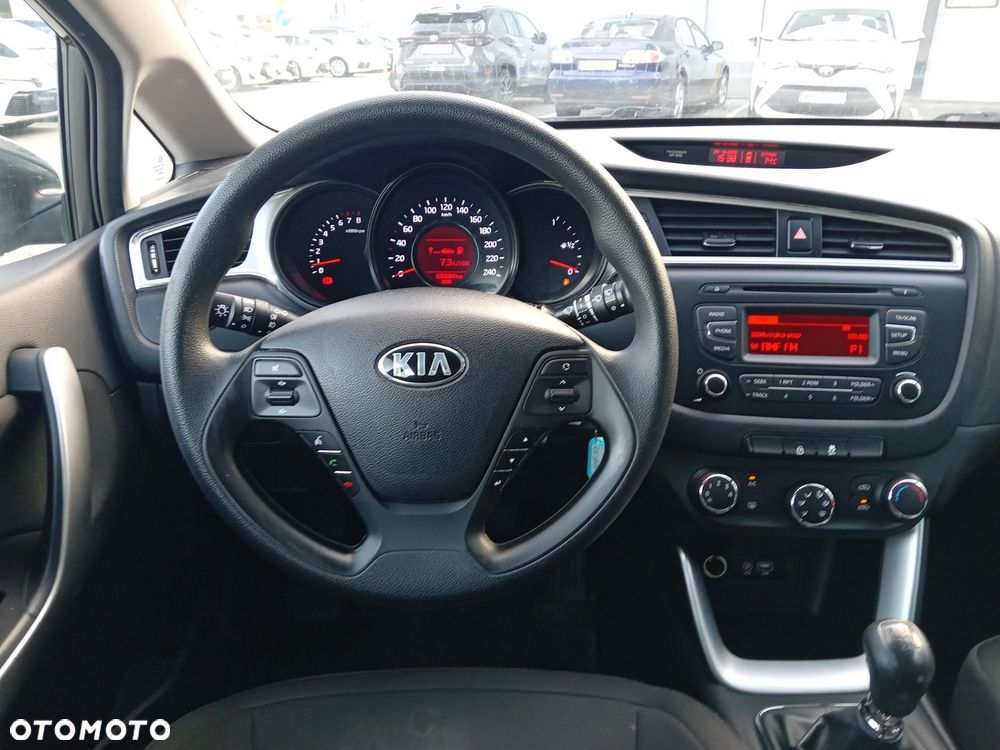 Kia Ceed - 10