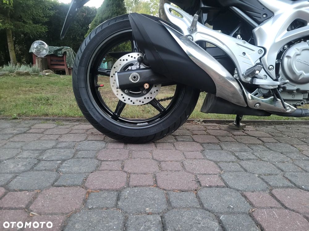 Suzuki Gladius - 11
