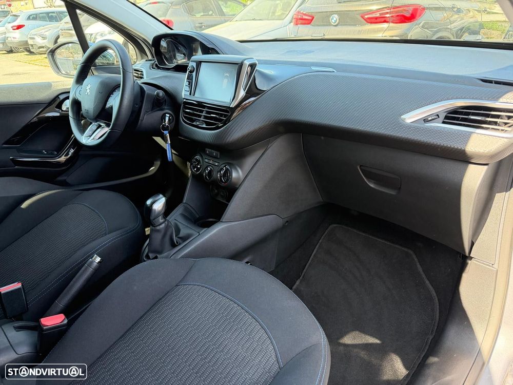 Peugeot 208 1.2 PureTech Signature - 16