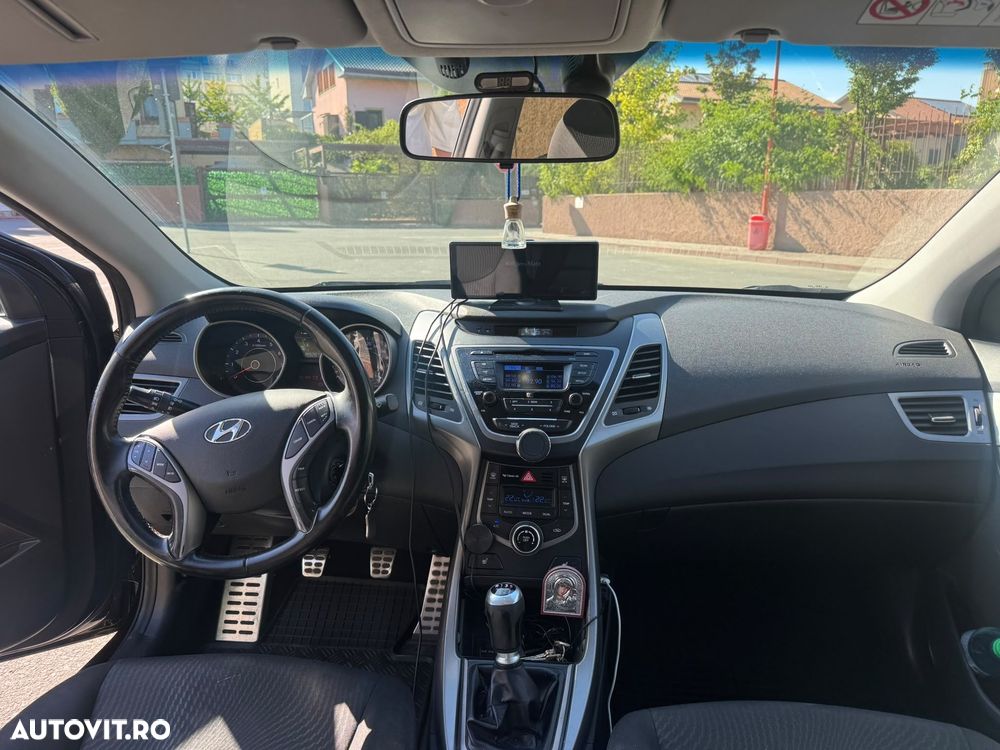 Hyundai Elantra 1.6 MPi Exclusive - 12