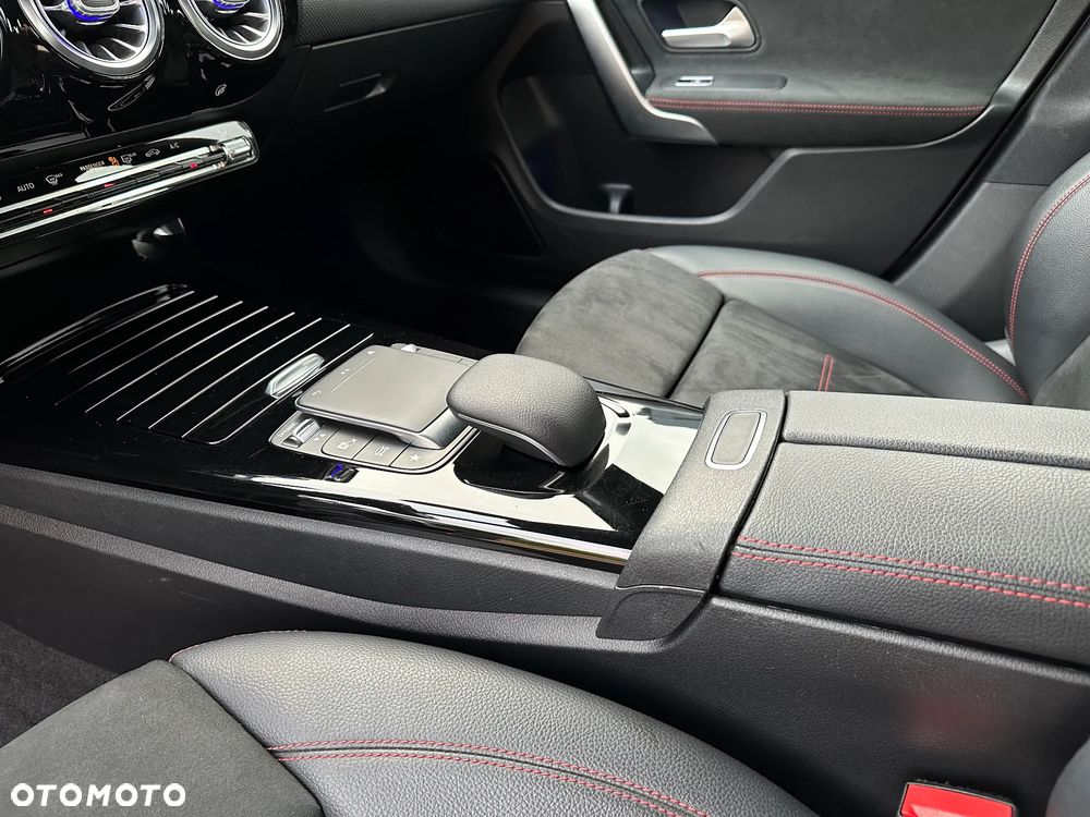 Mercedes-Benz CLA 200 AMG Line 7G-DCT - 34