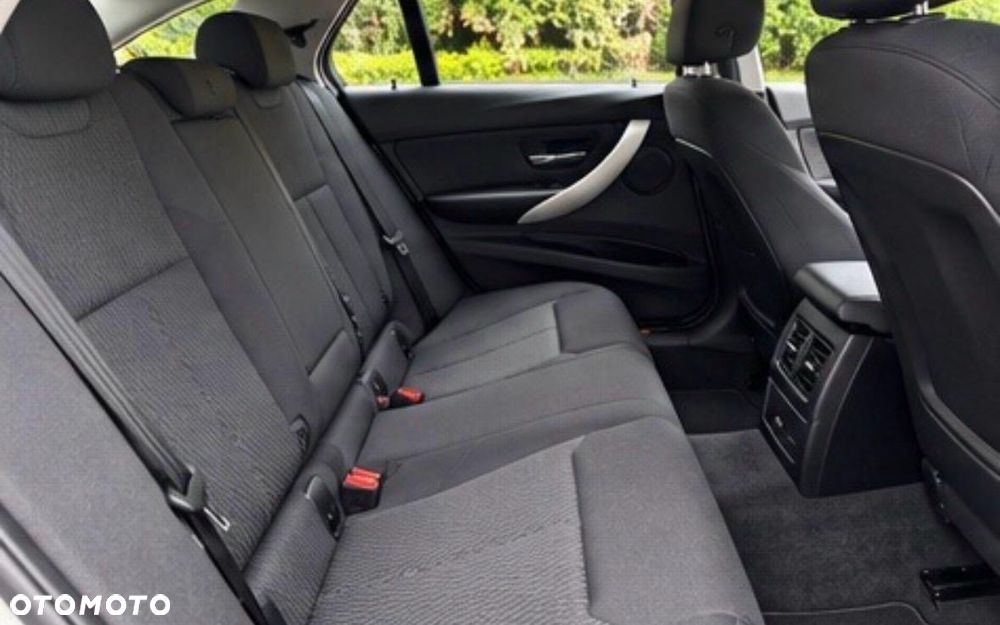 BMW Seria 3 318i - 10