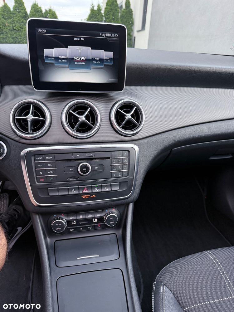 Mercedes-Benz CLA 200 7G-DCT - 16