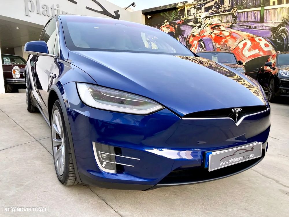 Tesla Model X - 37
