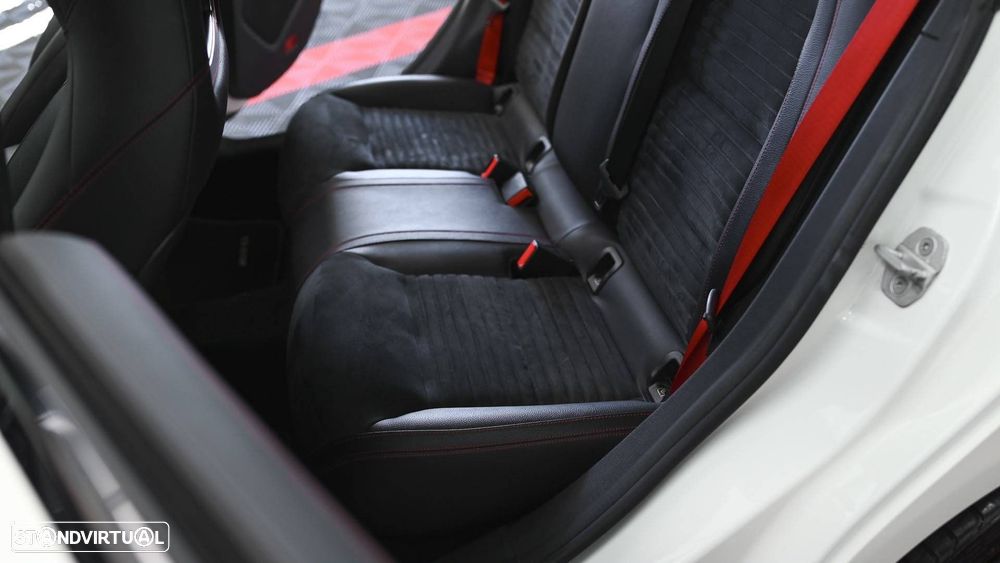 Mercedes-Benz CLA 45 AMG 4Matic Speedshift 7G-DCT - 35