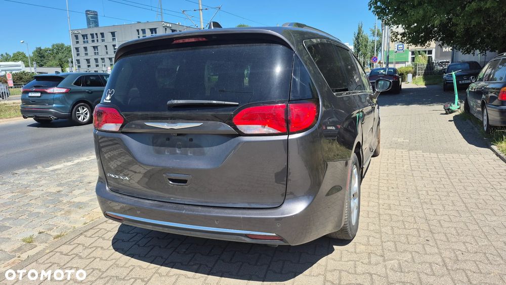 Chrysler Pacifica - 6