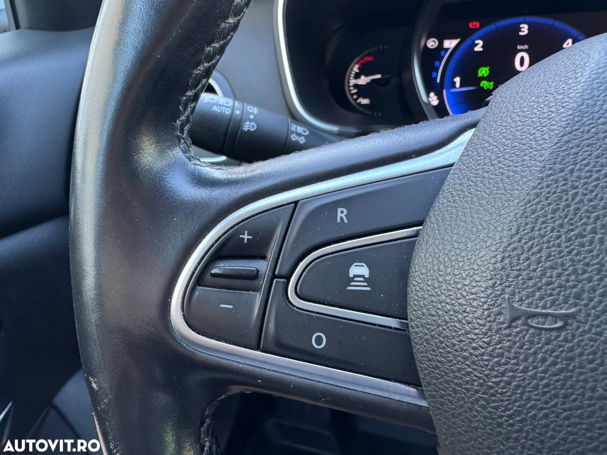 Renault Megane BLUE dCi 115 EDC BOSE EDITION - 27