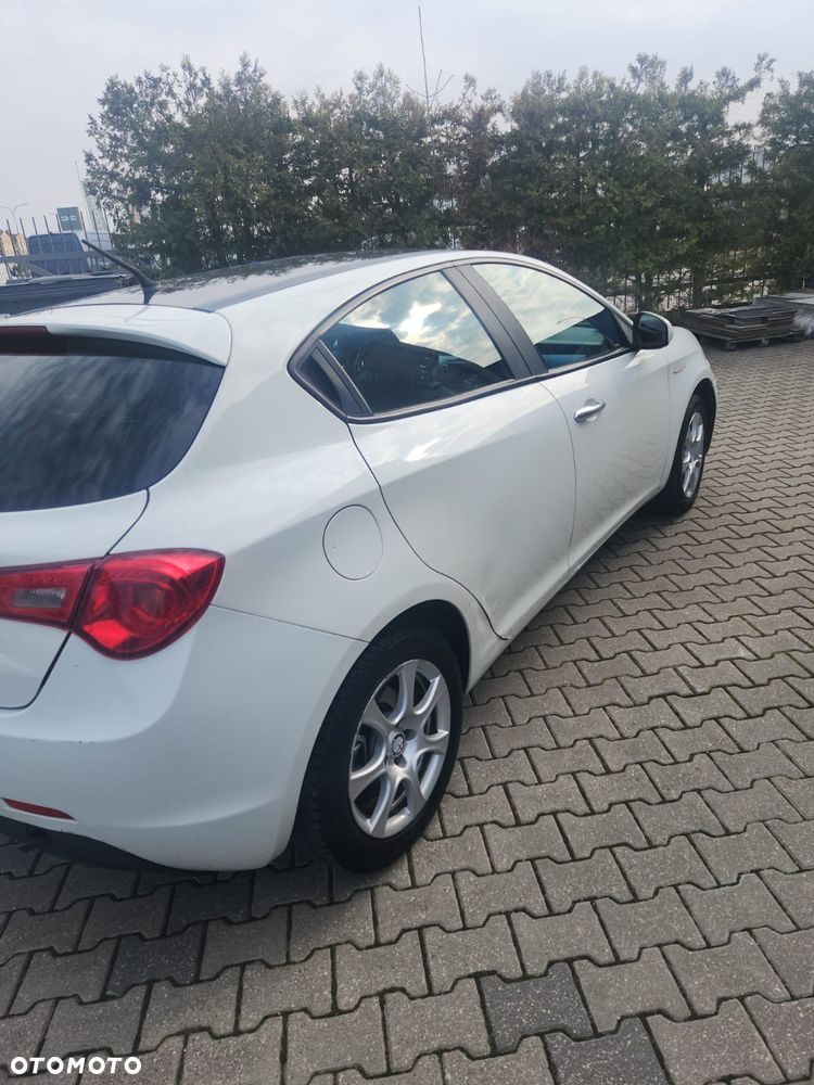 Alfa Romeo Giulietta 1.6 JTDM Veloce - 8