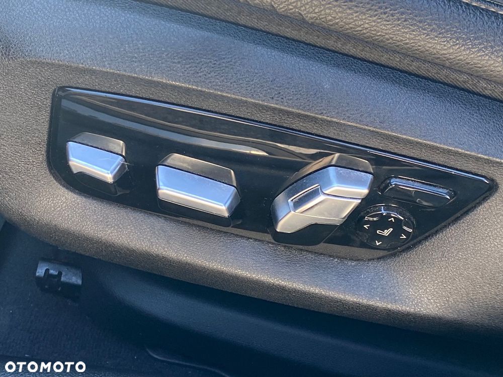 BMW Seria 5 M550i xDrive sport - 30