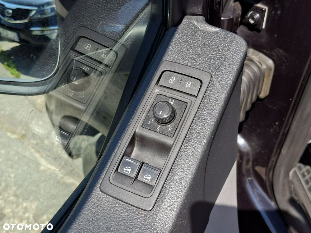 Volkswagen Caravelle - 13