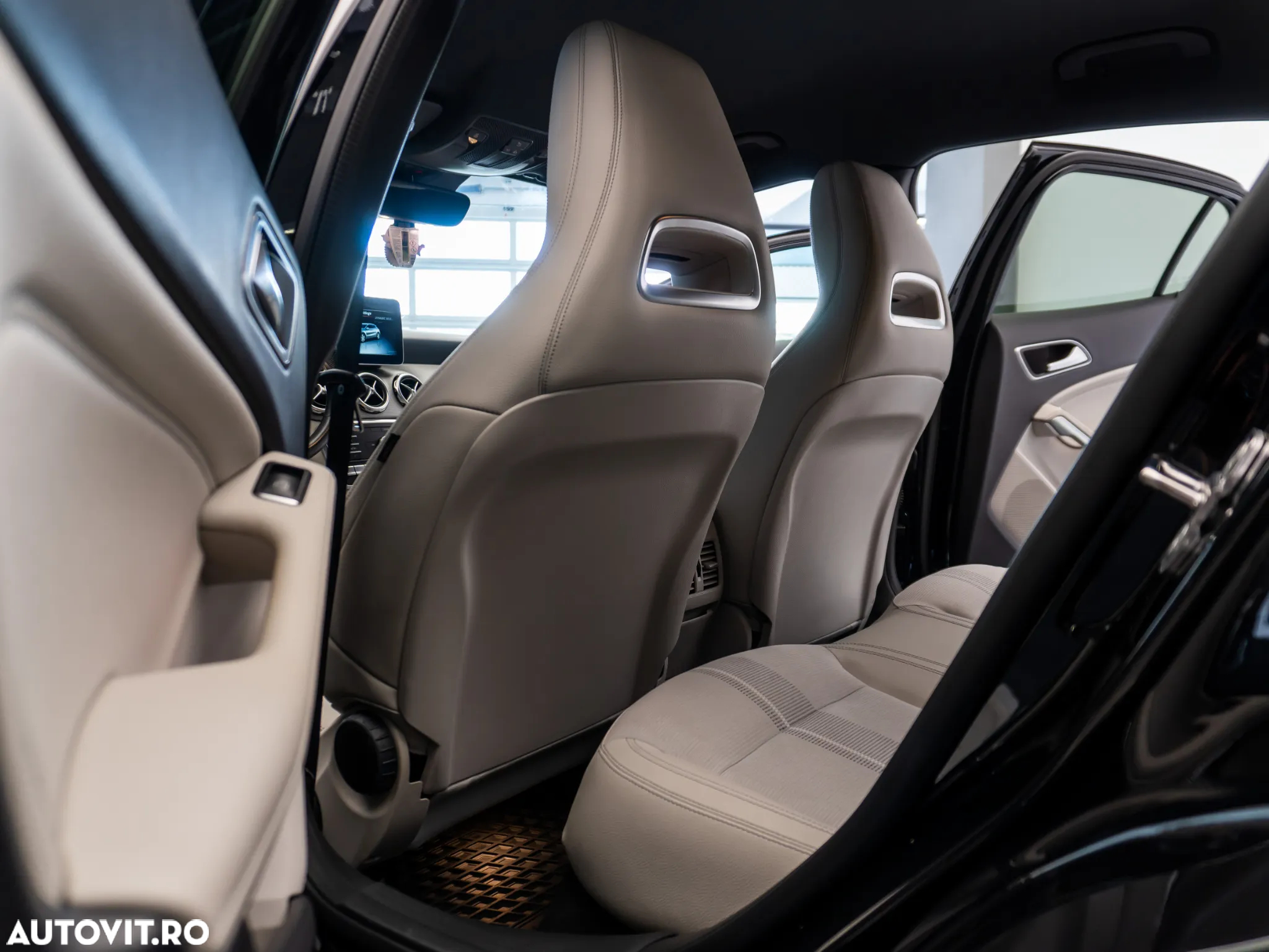 Mercedes-Benz GLA 220 4MATIC - 19