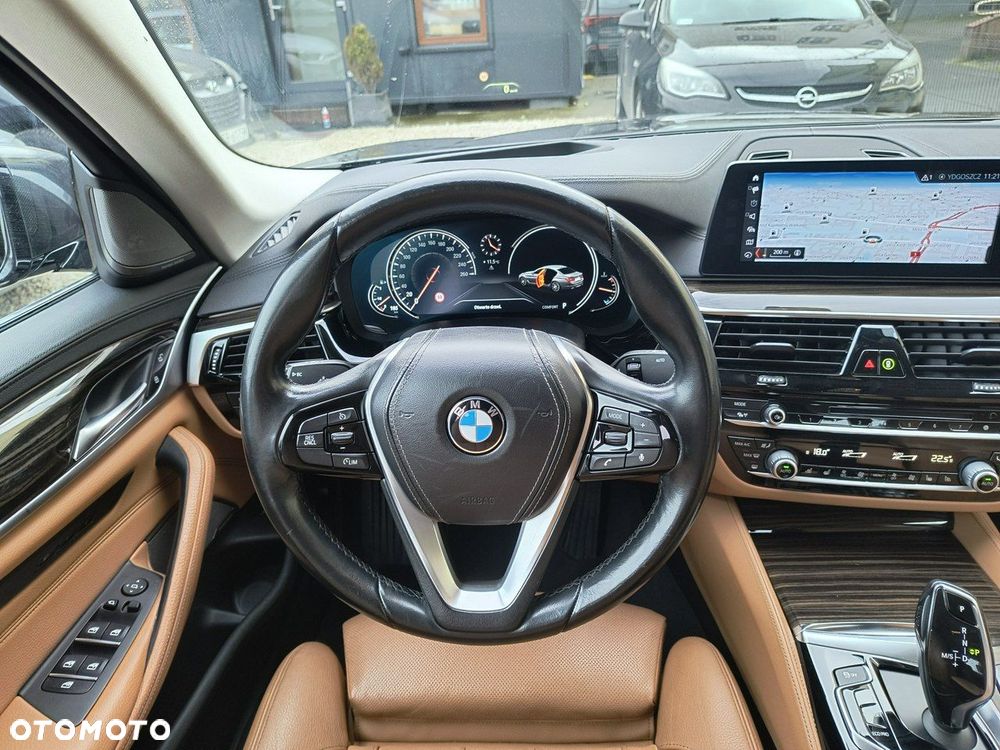 BMW Seria 5 530i Luxury Line sport - 17
