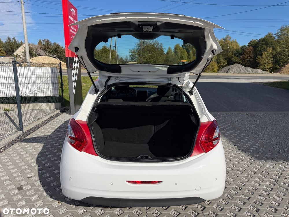 Peugeot 208 - 29