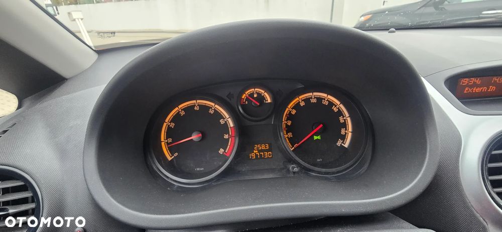 Opel Corsa 1.2 16V Essentia - 4