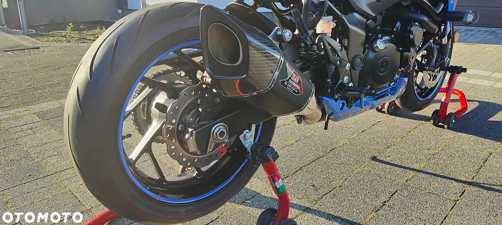 Suzuki GSX - 17