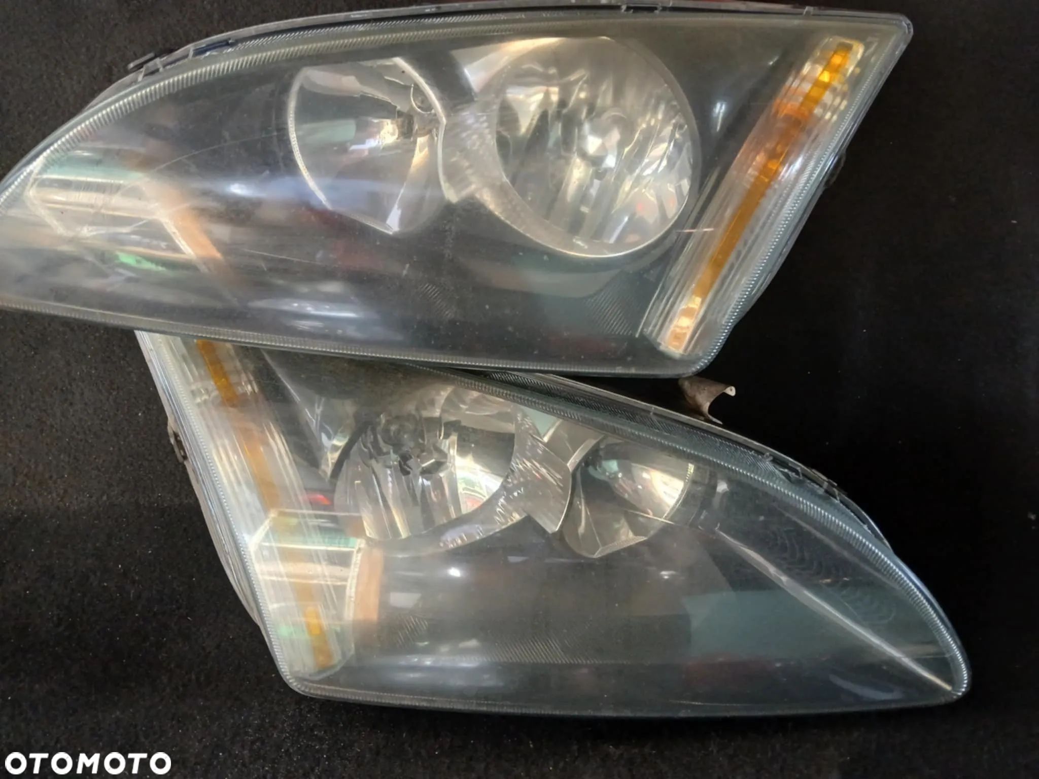 Ford Focus Mk2 Lampa przednia lewa, prawa czarny środek - 1
