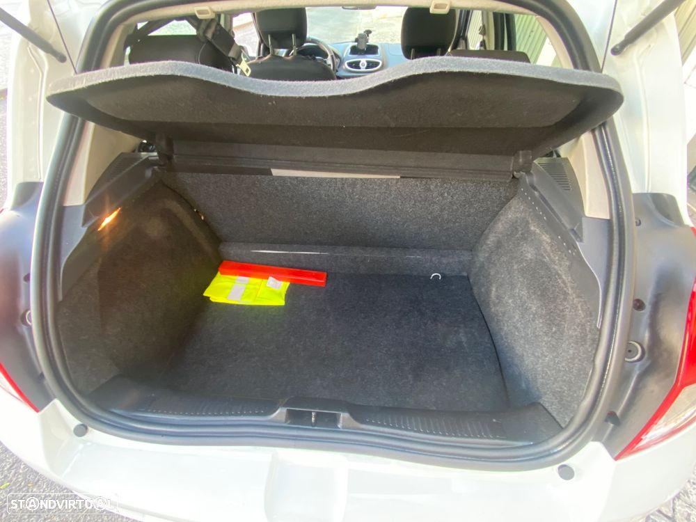 Renault Clio 1.2 16V Confort 130g - 12