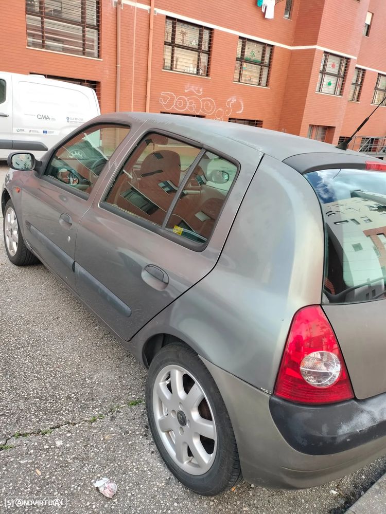 Renault Clio 1.2 16V Expression - 9