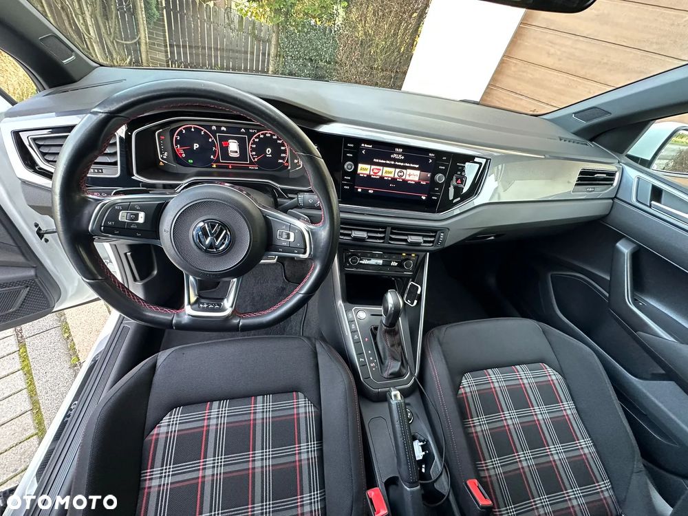 Volkswagen Polo 2.0 TSI DSG GTI - 29