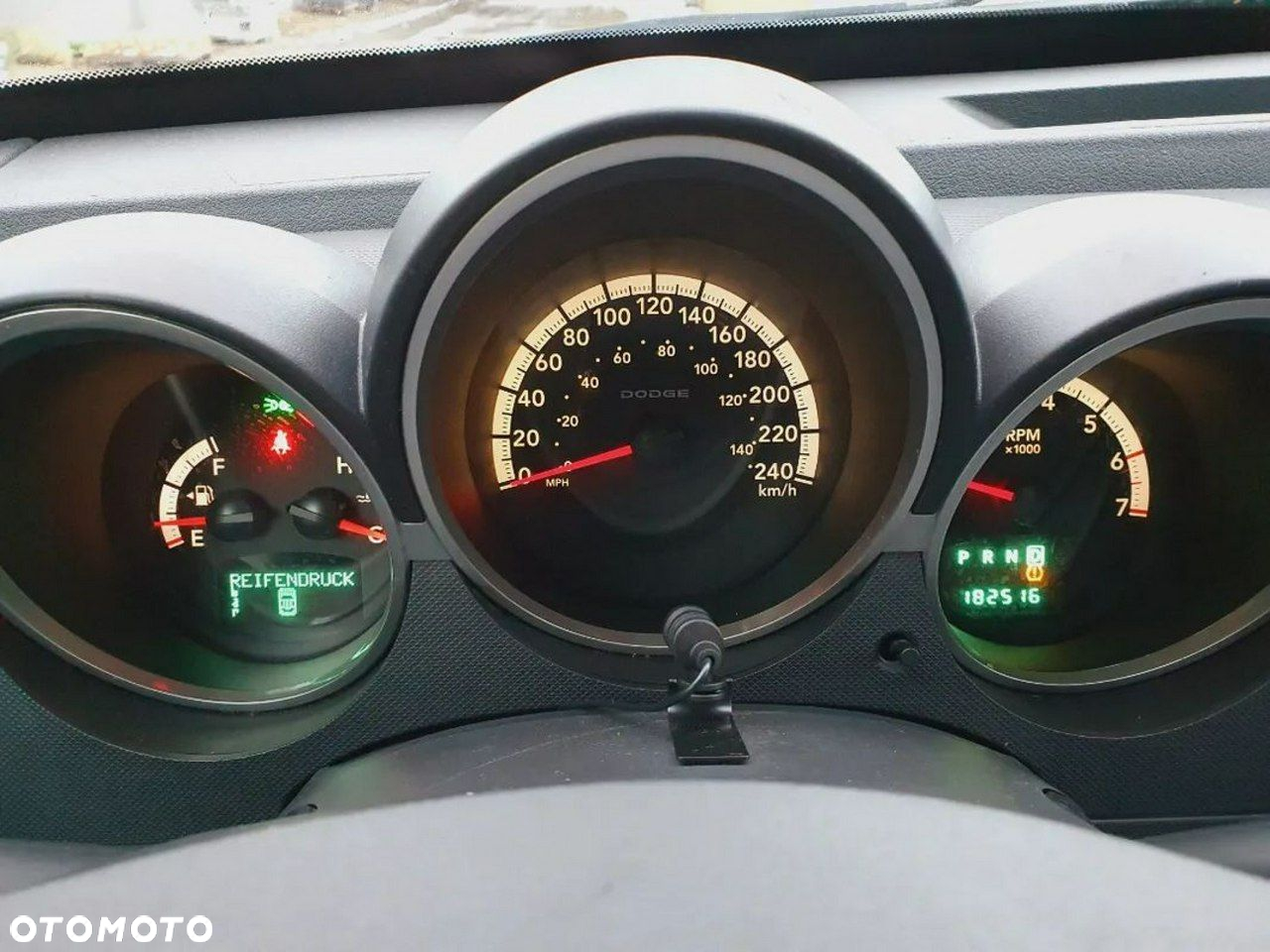 Dodge Nitro - 23