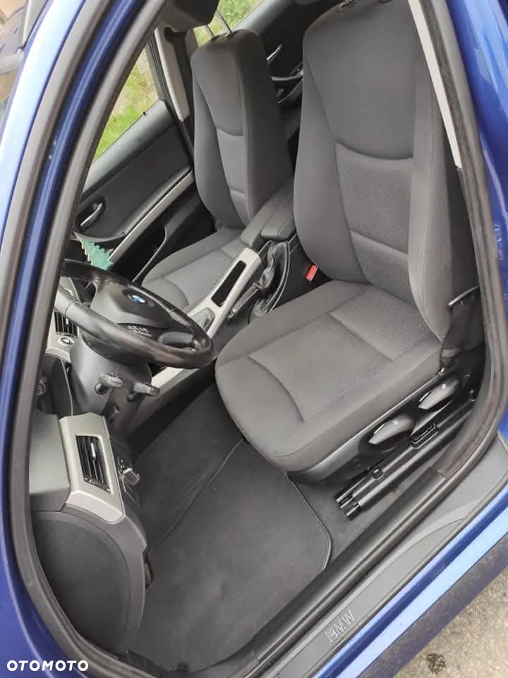 BMW Seria 3 320i - 25
