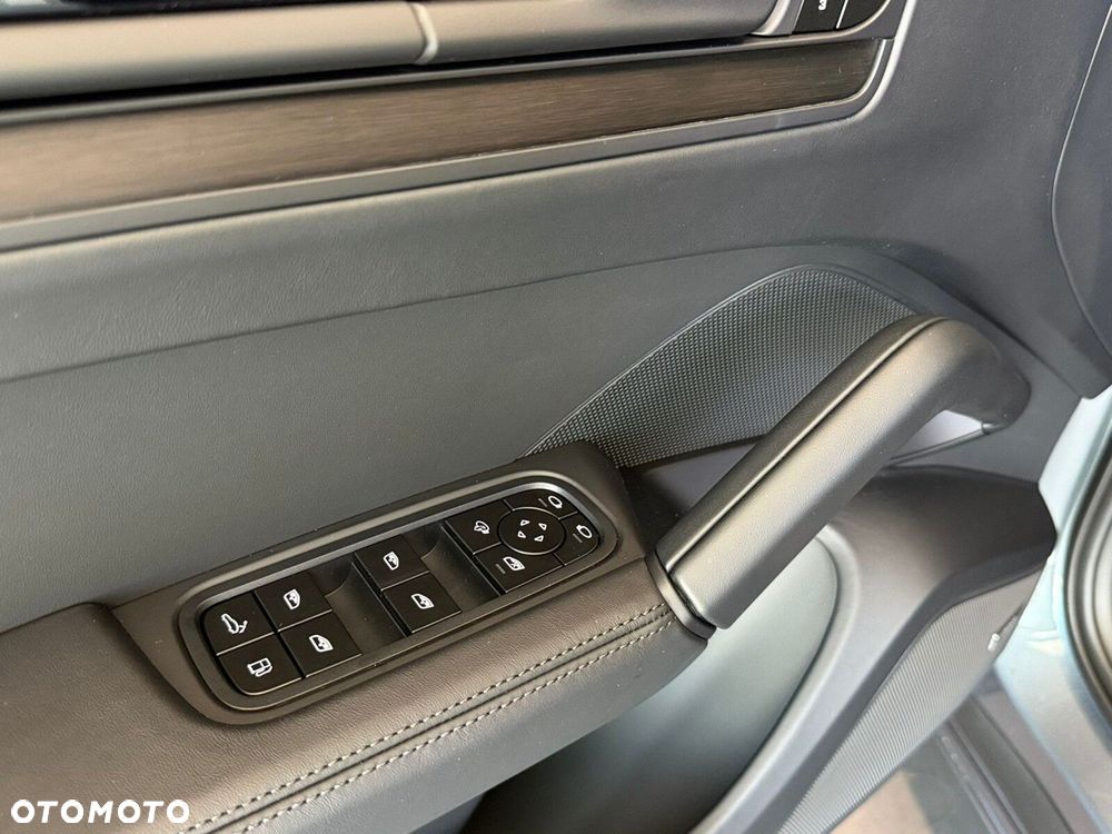 Porsche Cayenne - 18