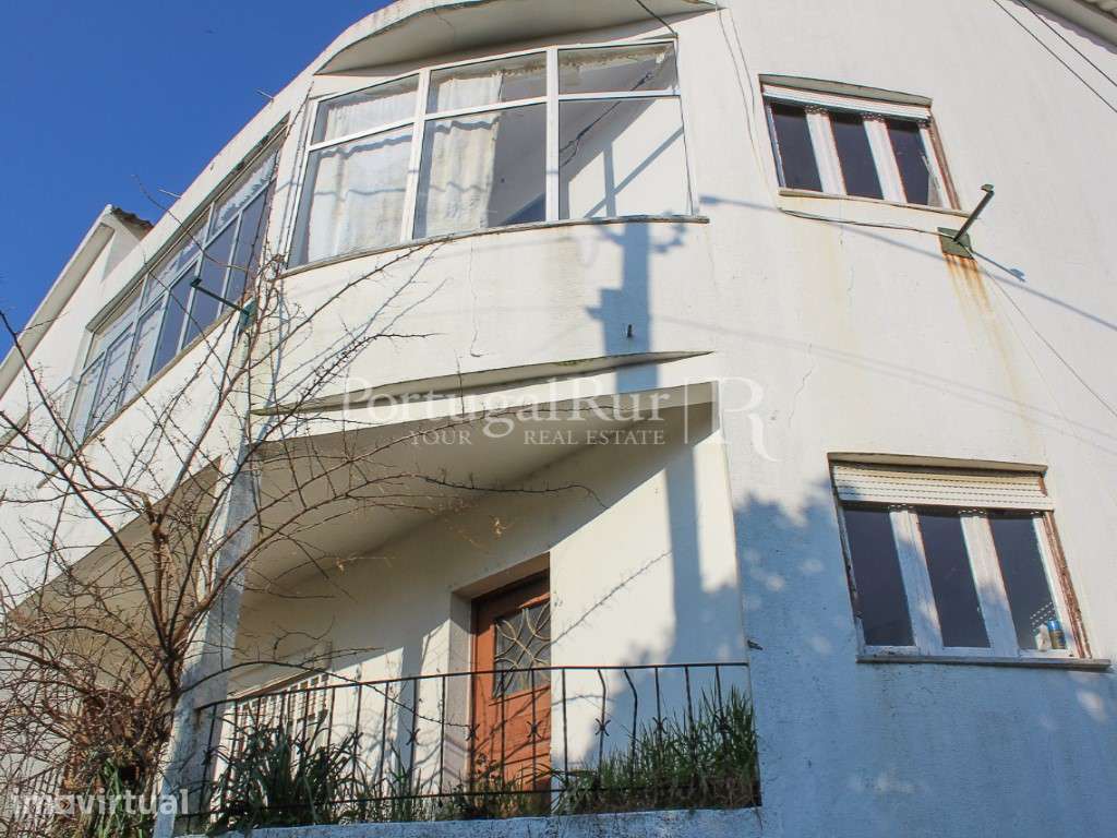 Conjunto de imóveis composto por 2 casas, quintal, adega, lojas, pa... - Grande imagem: 5/60