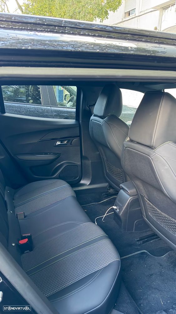 Peugeot 2008 1.2 PureTech GT Line - 4