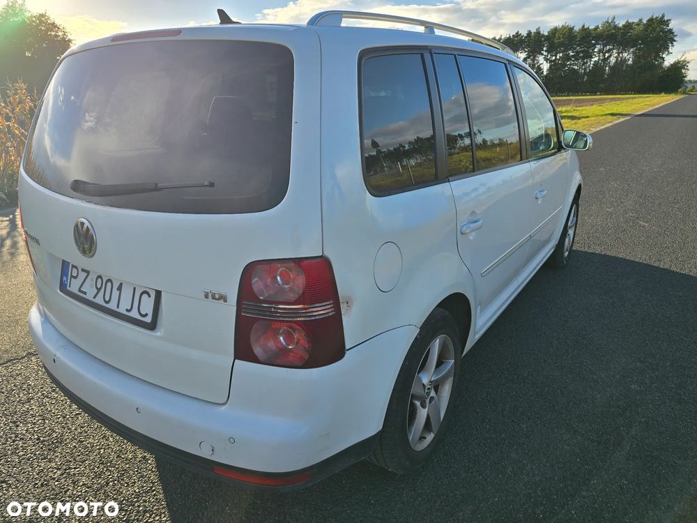 Volkswagen Touran 2009 photo 4