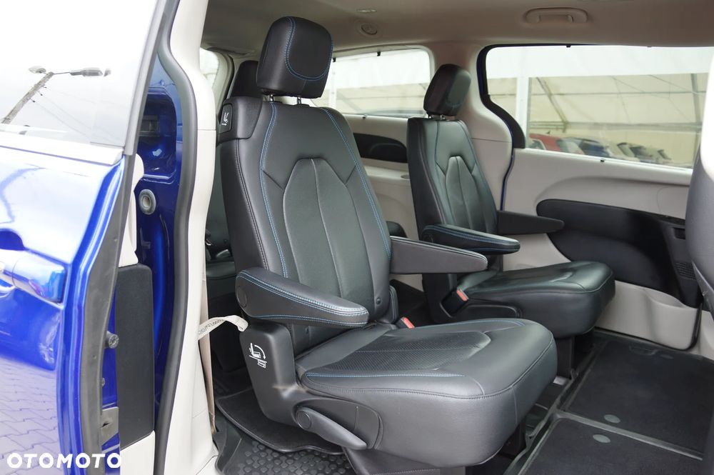 Chrysler Pacifica - 30