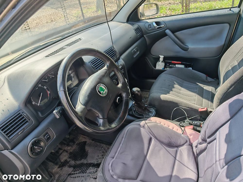 Skoda Octavia 1.6 Tour - 8