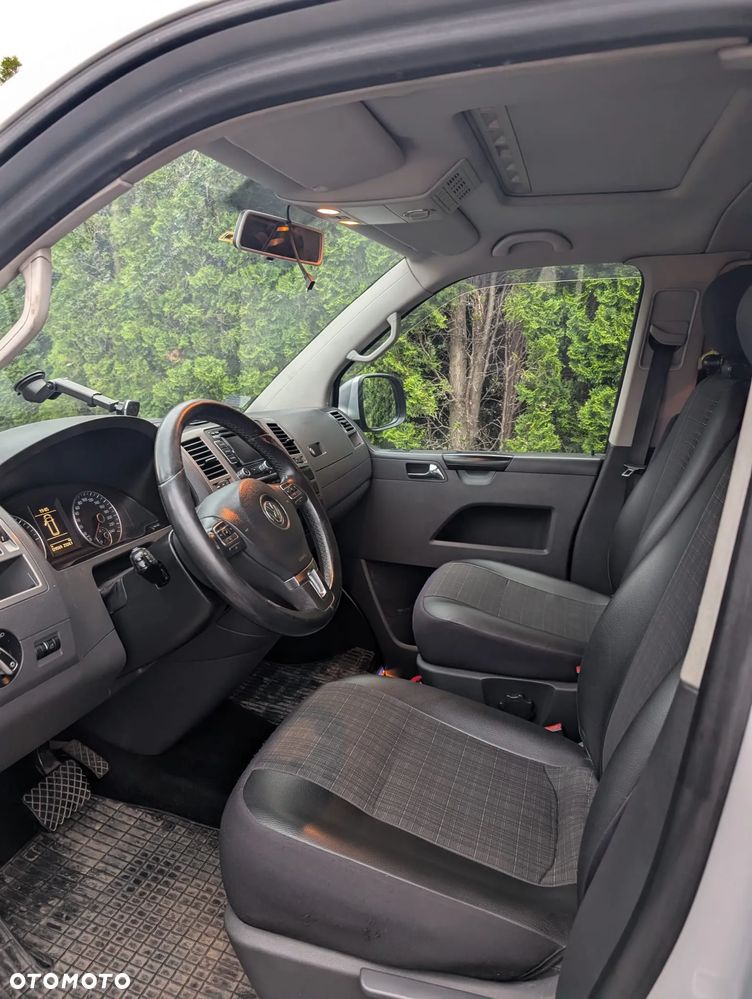 Volkswagen Caravelle - 7