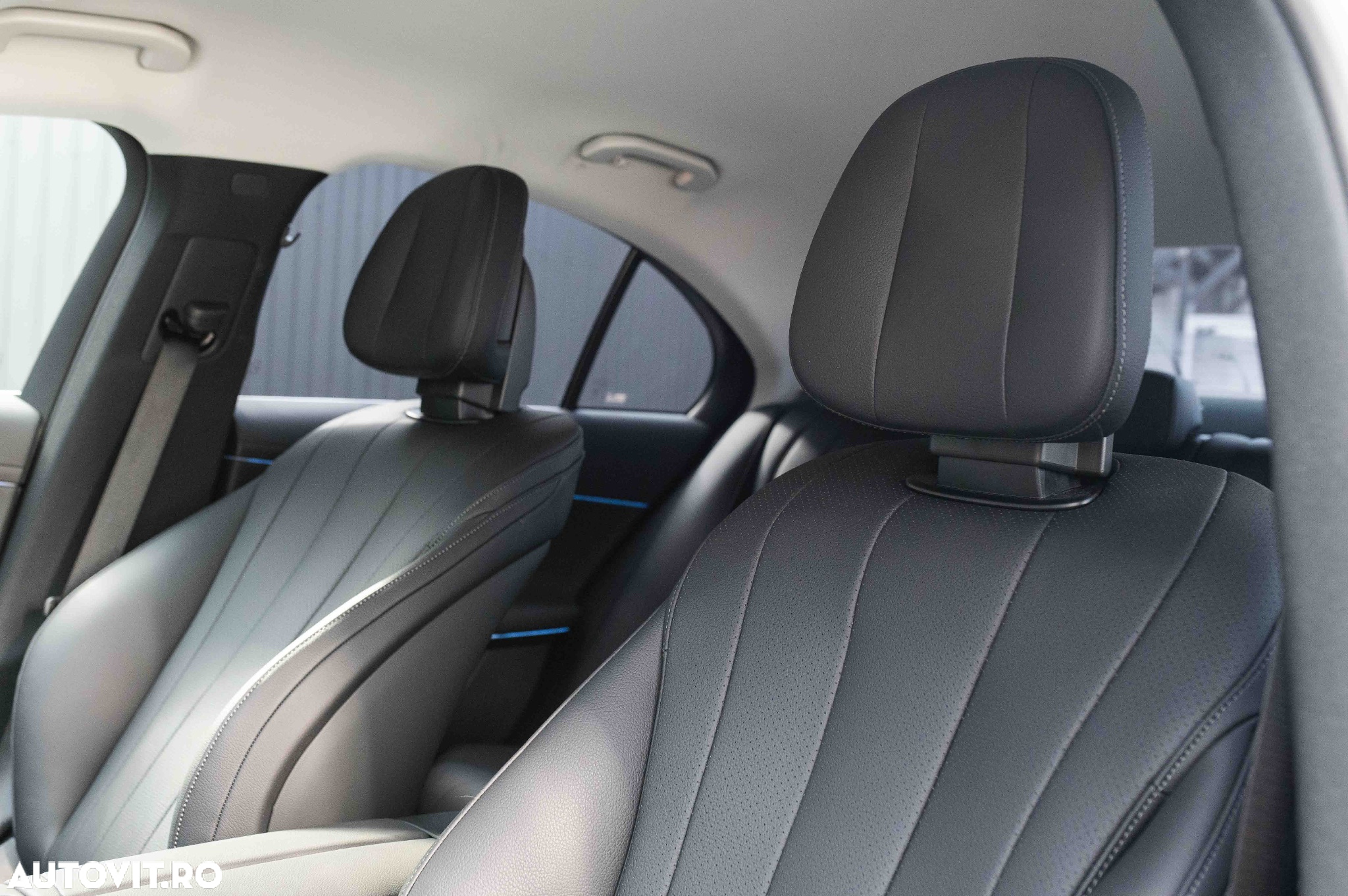 Mercedes-Benz E 220 d 4Matic 9G-TRONIC Edition AVANTGARDE - 22