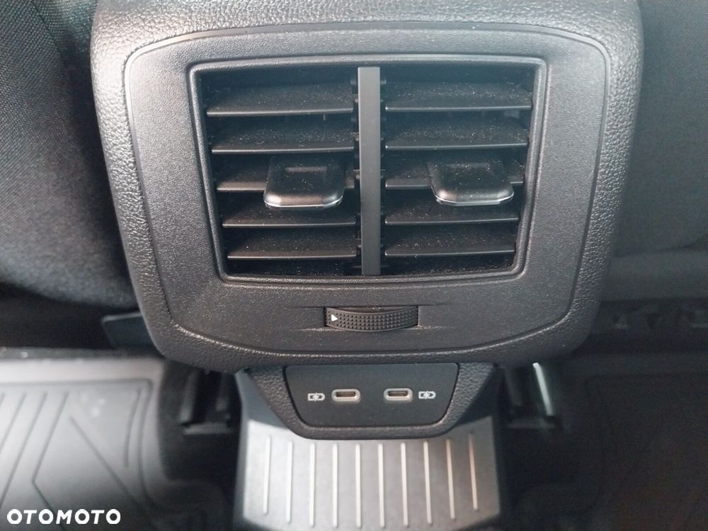 Volkswagen T-Roc - 14