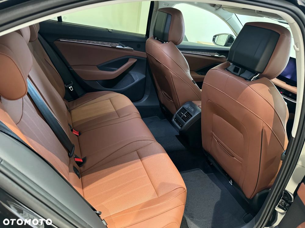 Skoda Superb 2.0 TDI SCR 4x4 L&K DSG - 8