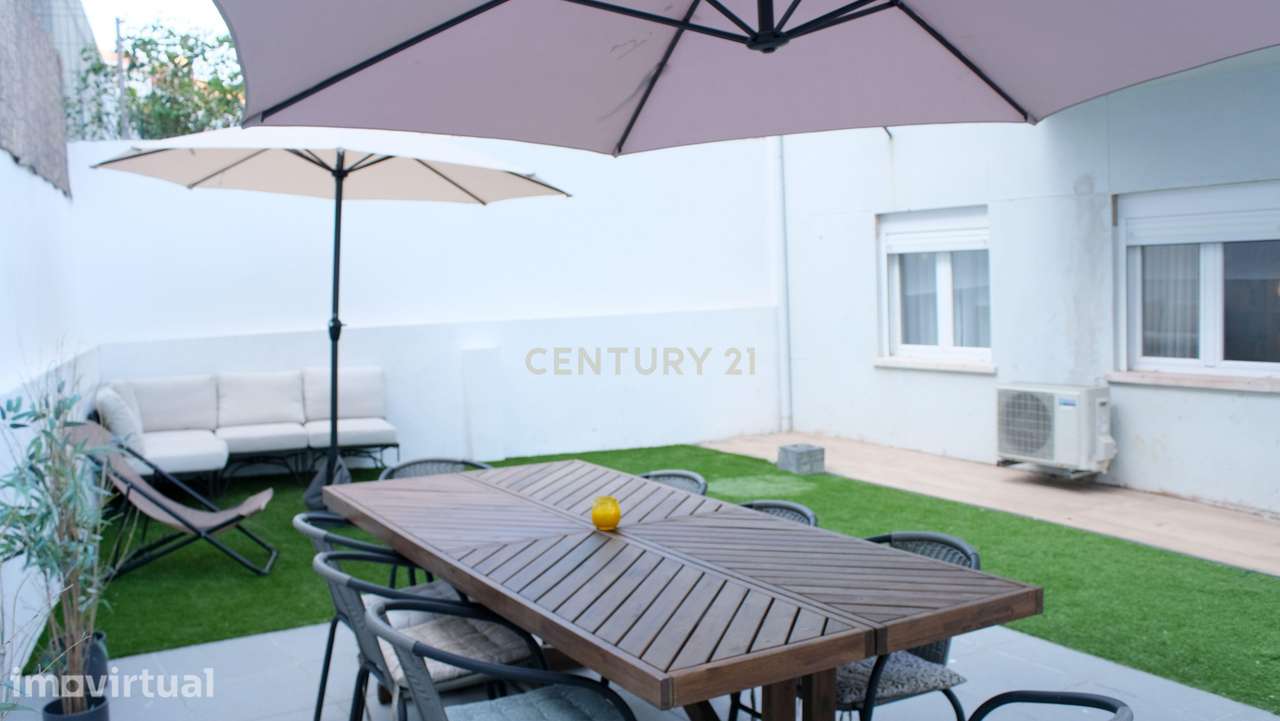 Apartamento T2 Renovado com Logradouro de 80m² no Centro de Almada - Grande imagem: 3/32