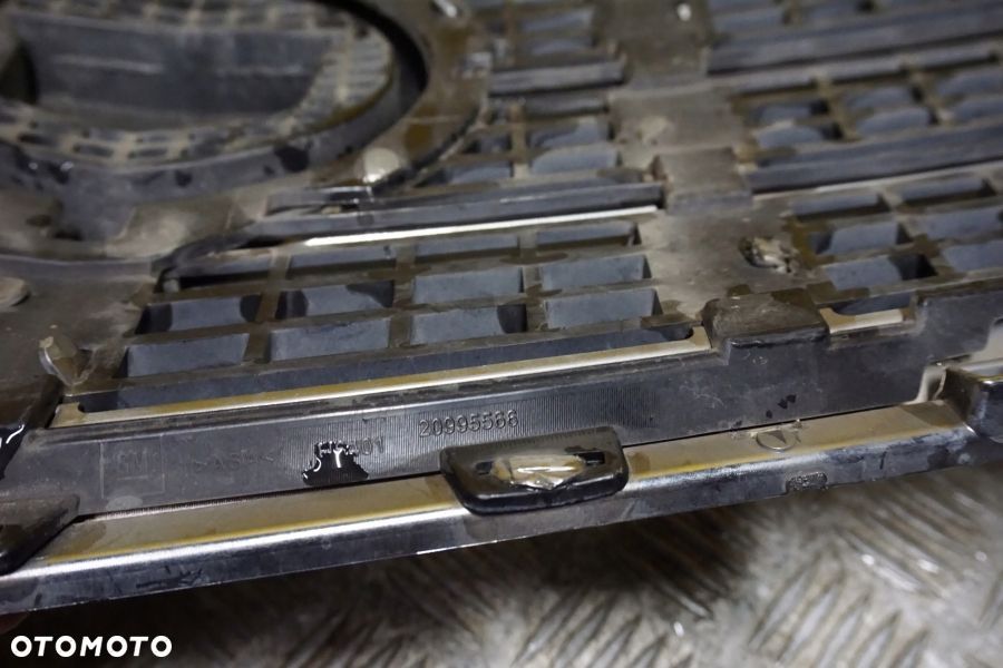 CADILLAC CTS 2008 - 2013 Atrapa Grill Przód Chrom USA - 10