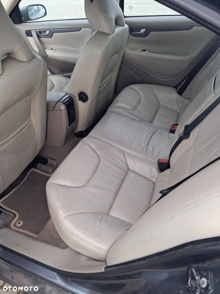 Volvo S60 2.4D5 Momentum - 5