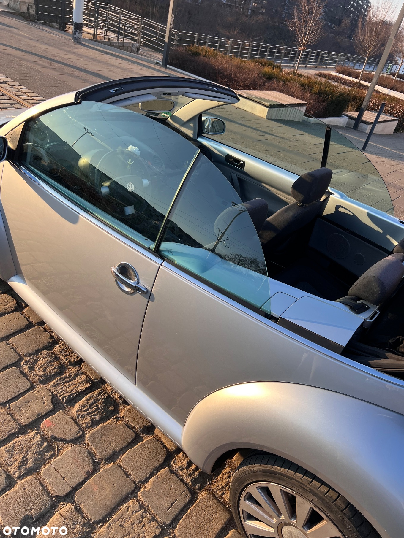 Volkswagen New Beetle Cabriolet 1.6 - 4